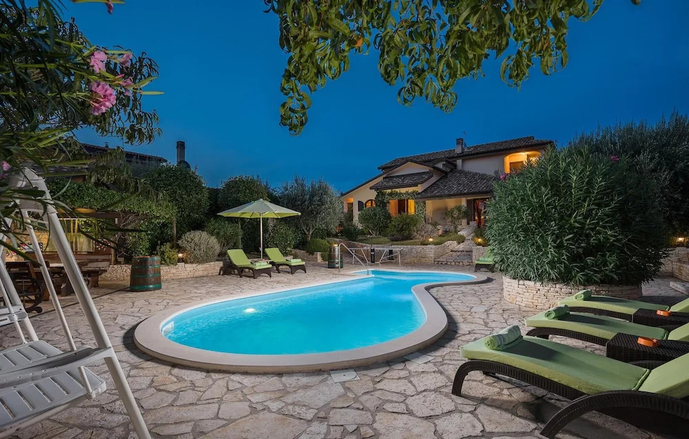 Gorgeous Home In Buje
