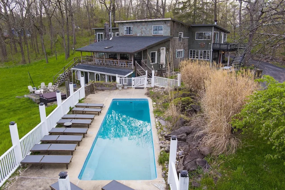 River Lodge by Avantstay 11 BR Historic Estate w/ Pool & Views of Hudson!