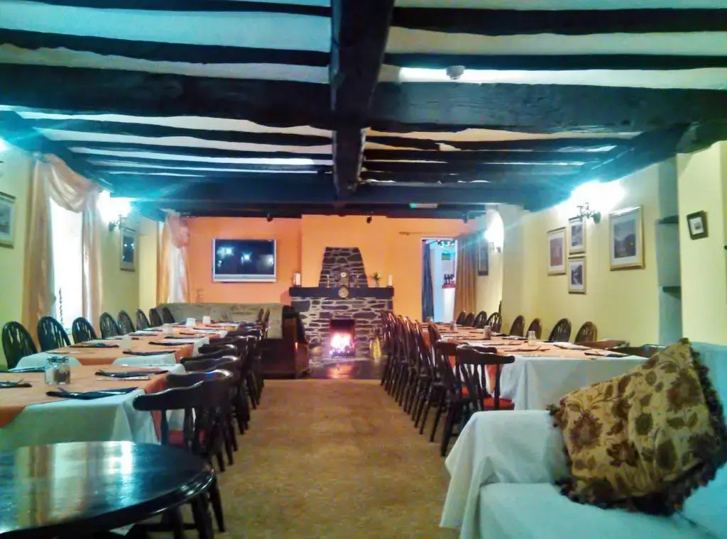 Pen-Y-Bont Hotel