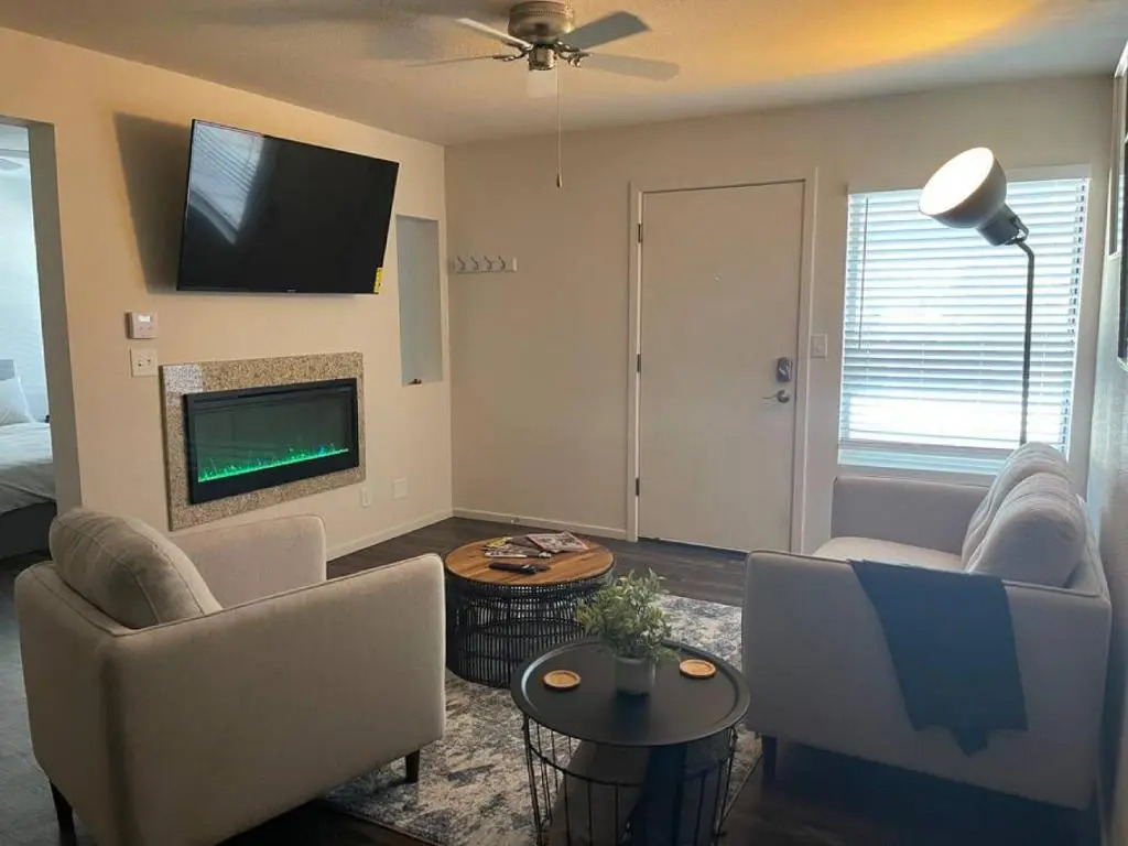 Roe 107 Unit 1 Comfy and Cozy Studio Minutes From Top Golf