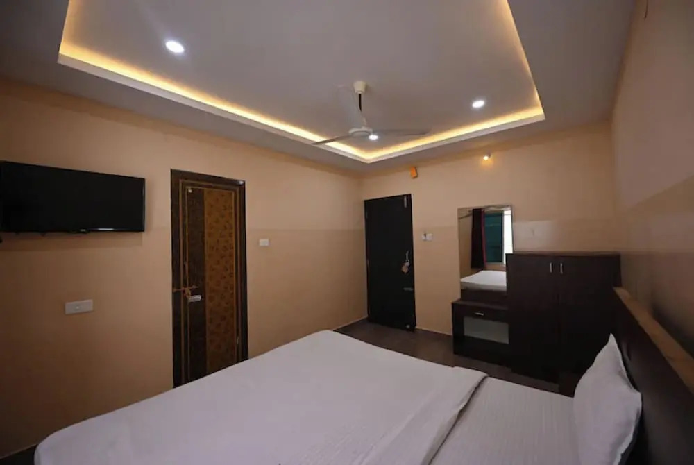 Goroomgo New Moon Inn Puri1024