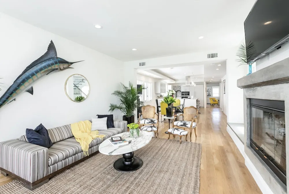 New Listing! Venice Canal-front W/ Pool, Near Beach 5 Bedroom Home