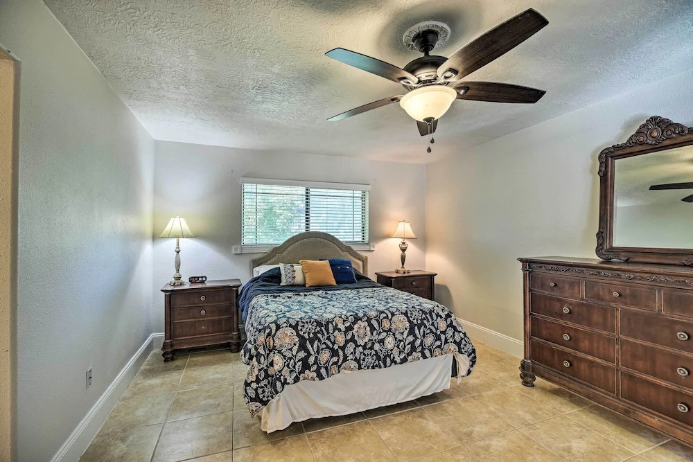 Spacious Seabrook Home w/ Patio: 1 Mi to Beach!