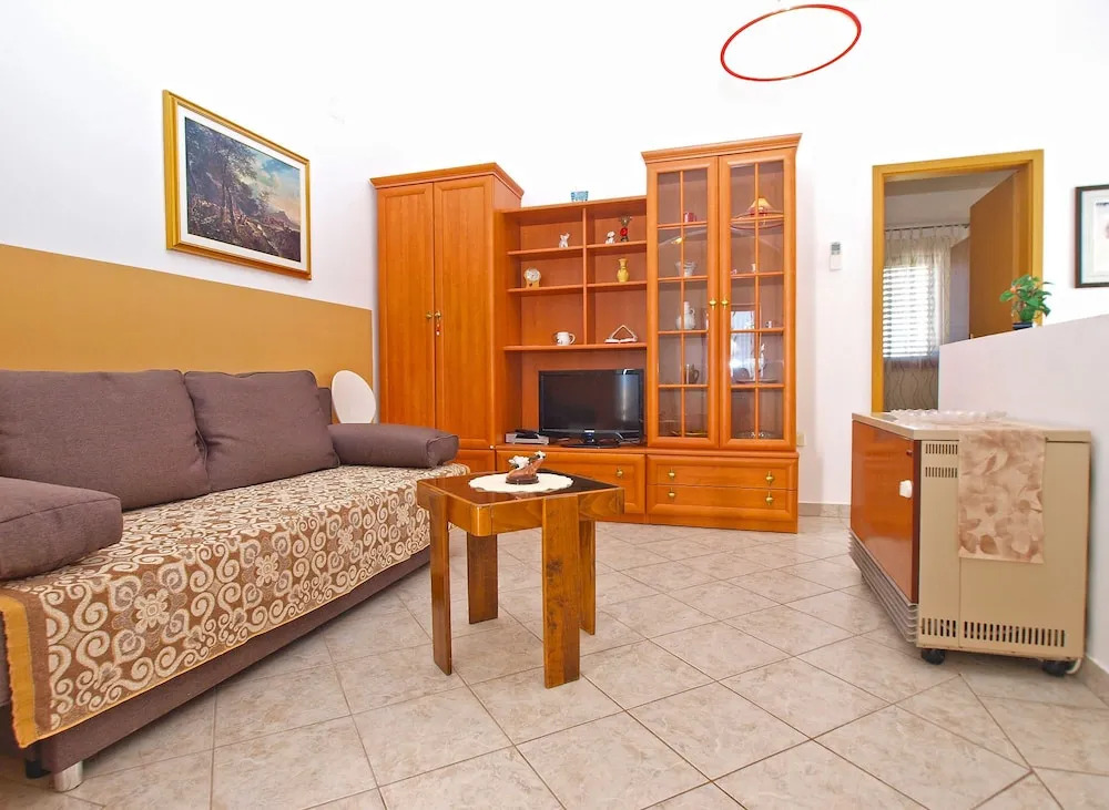 Apartment 893