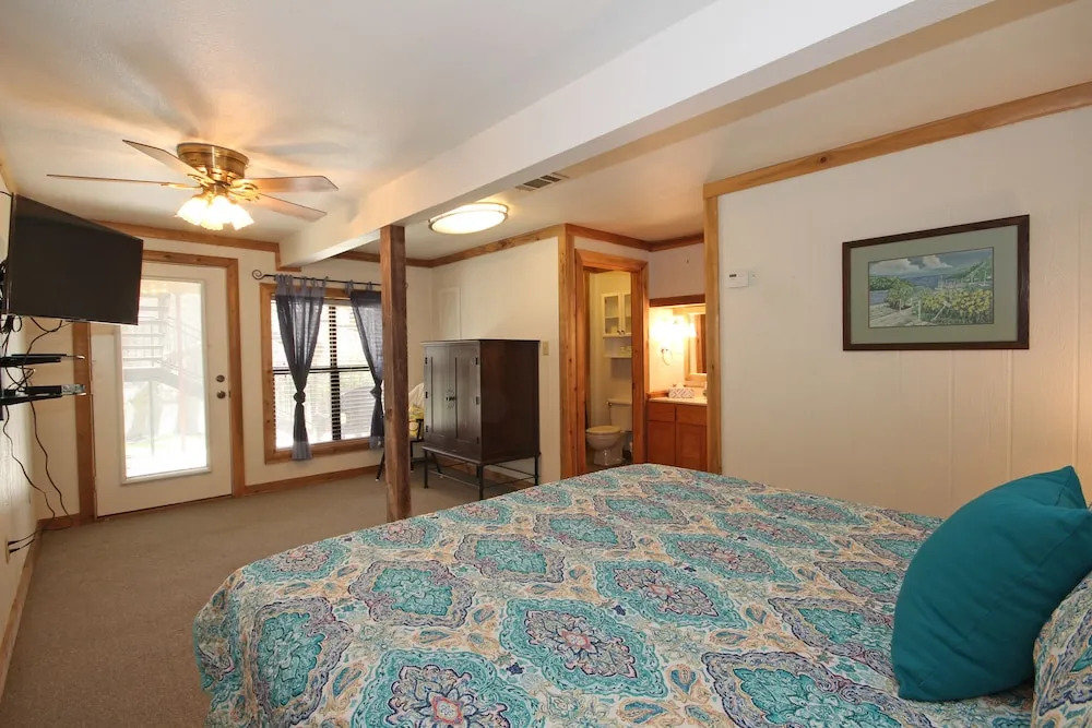 Hondo's River Haus - 4 Br Home