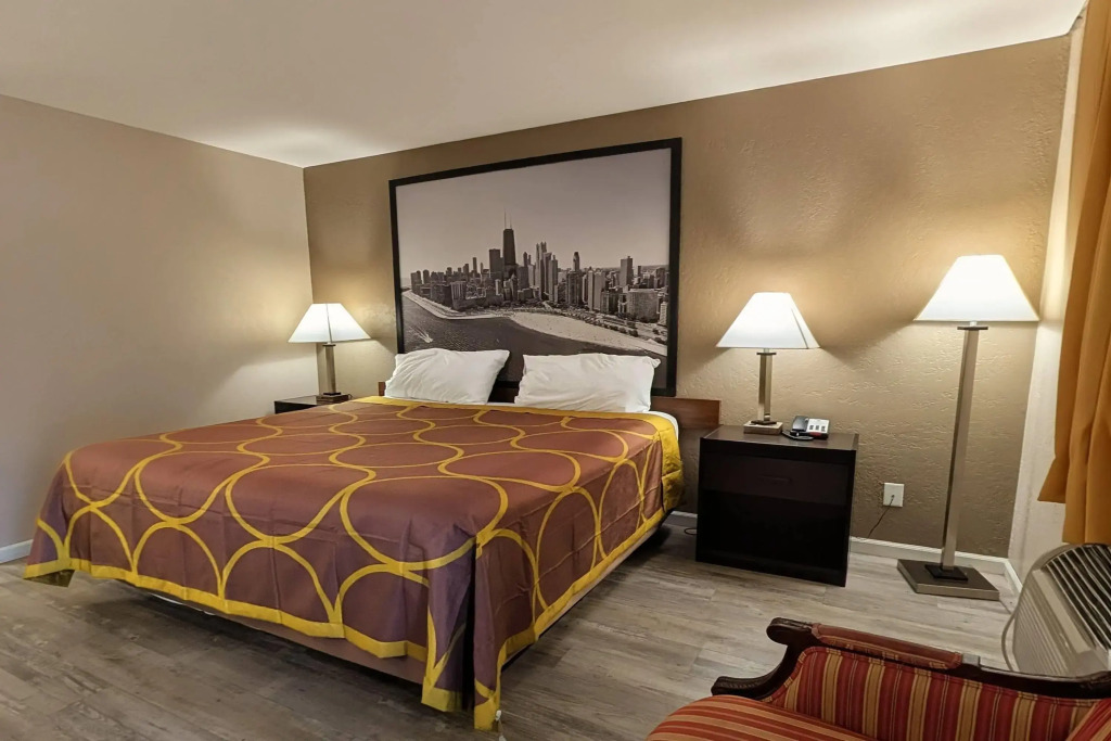Super 8 by Wyndham Taylorville IL