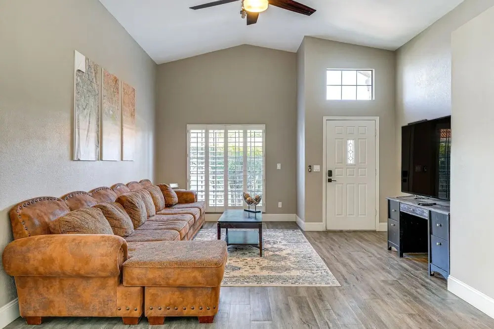 Pet-friendly Scottsdale Home w/ Screened Porch!