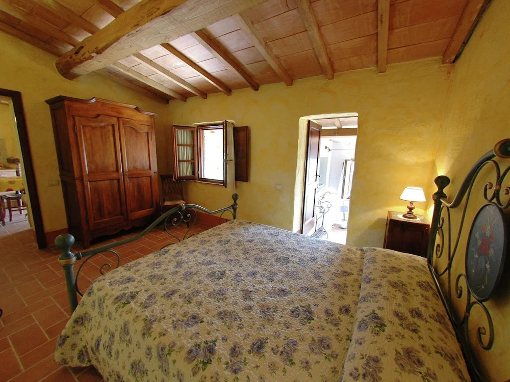 Attractive Apartment with Large Pool & Hot Tub