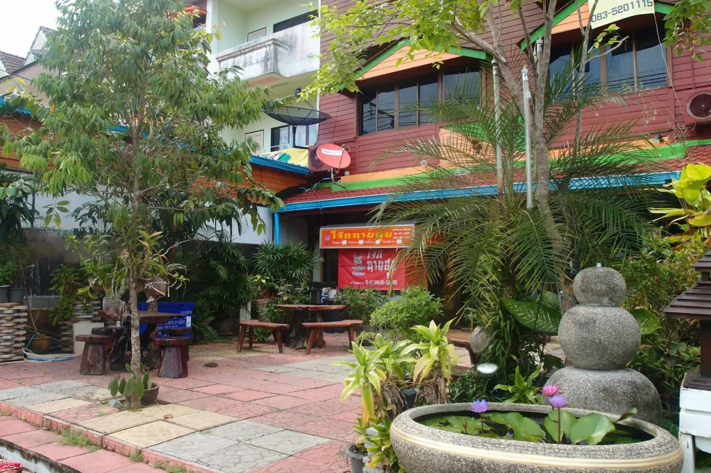Khaolak Traveller Lodge