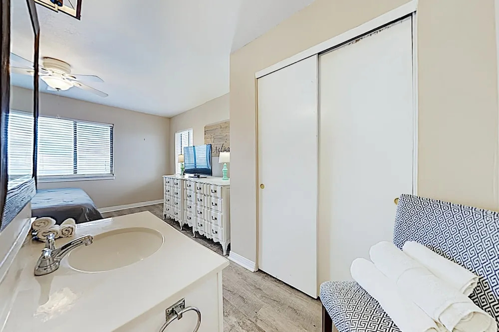 New Listing! Gulf-view : Heated Pool, Hot Tub 2 Bedroom Condo