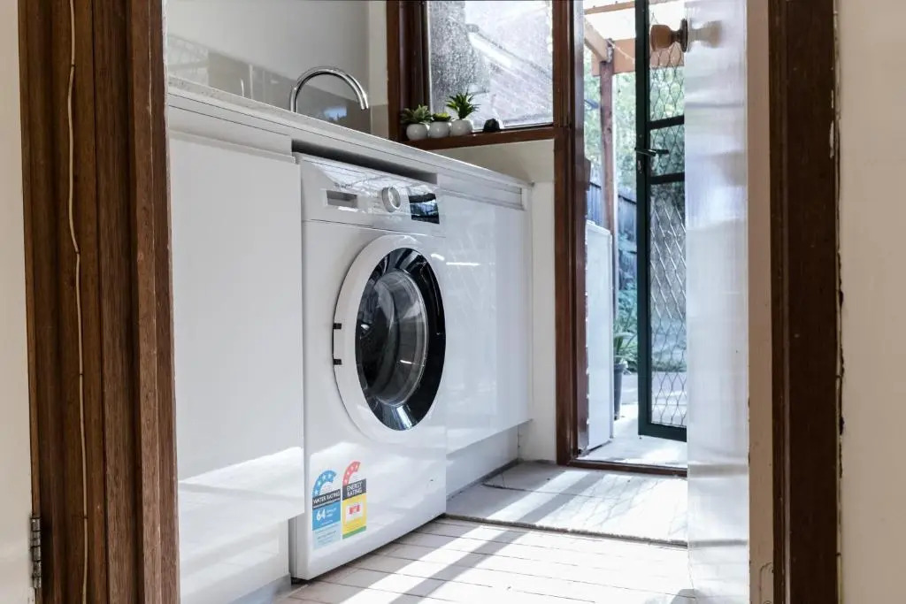 4BR Richmond townhouse - Free WIFI-Parking-Netflix