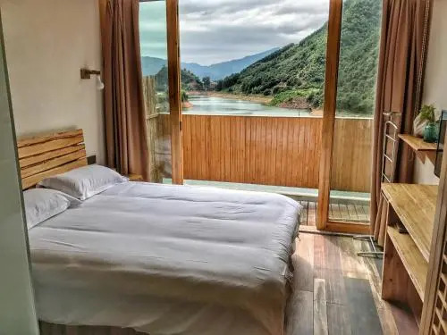 The Lake View Deyishe Resort in Thousand Island Lake