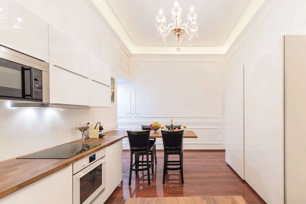 Music Academy Suite Café Vian Apartman Kft