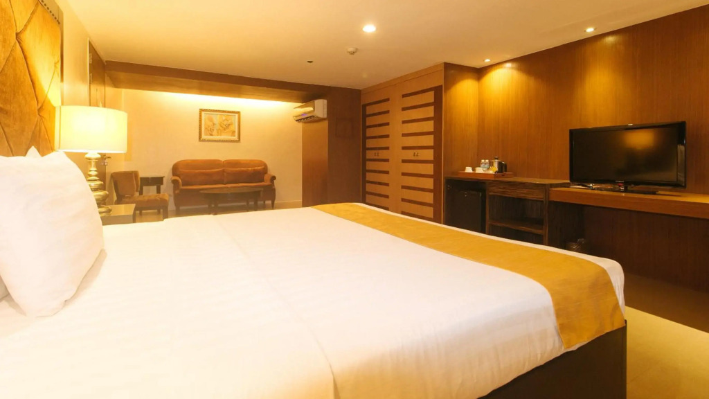 OYO 1235 Palette Torre Venezia Suites