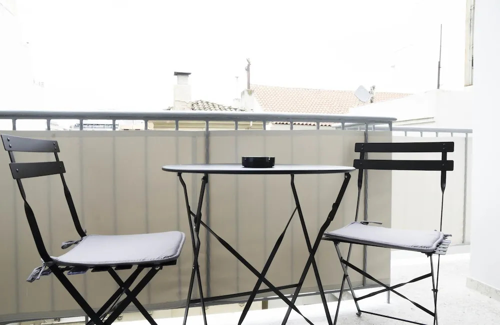 Athens apartment near museum
