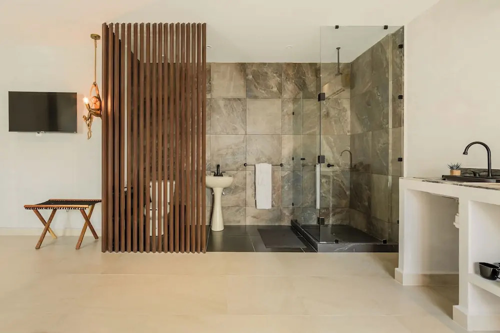 *CASA ALUXES- Guesthouse*