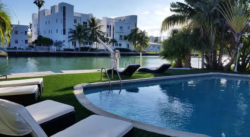 Modern Waterfront Villa on Normandy Golf Course