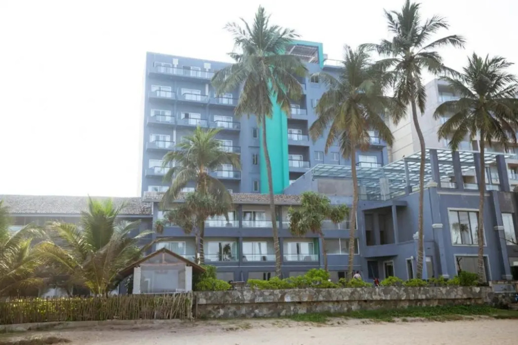 Earls Regent Negombo "Golden Shore at Your Door - Find Your Dream Stay"