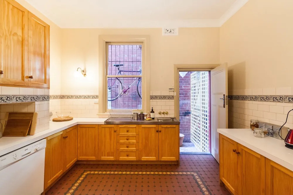 MADELINE, 1BDR Fitzroy Apartment