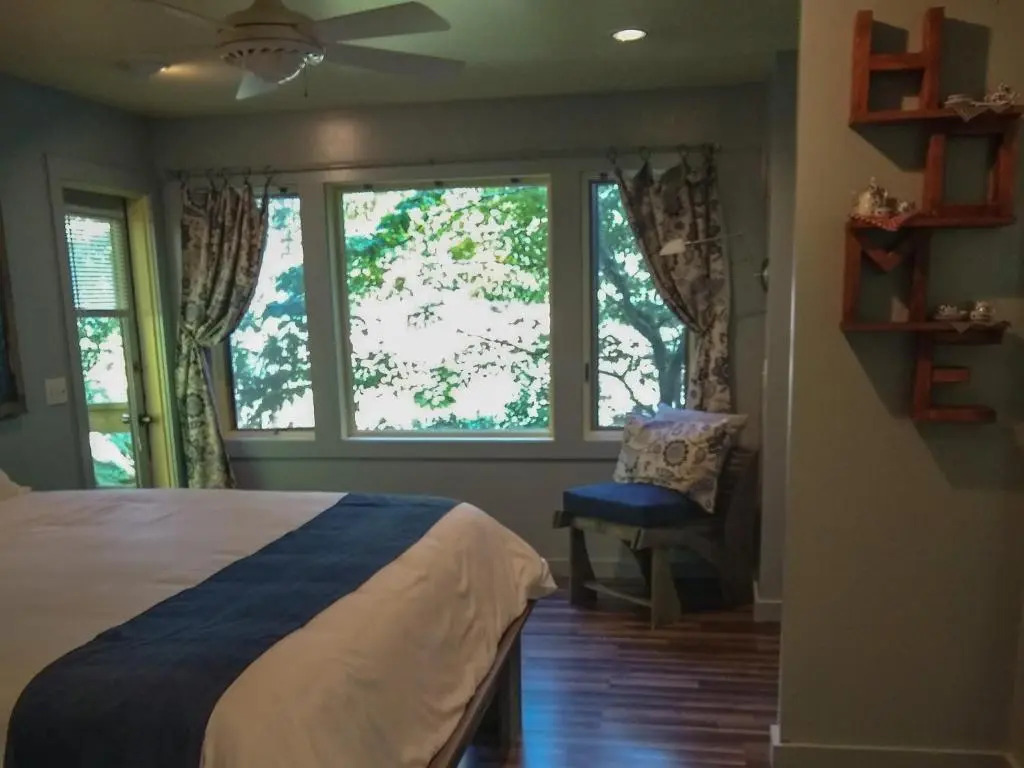 Red Leaf River Inn