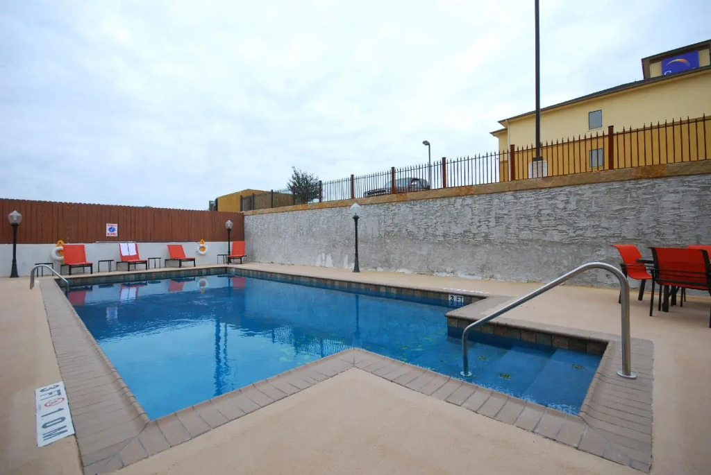 Holiday Inn Express & Suites Gonzales by IHG