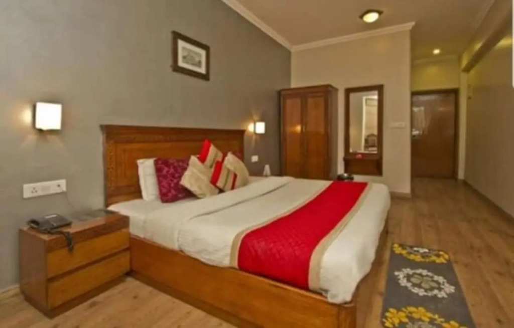 Wingait Inn - Hotel Near The Mall Road