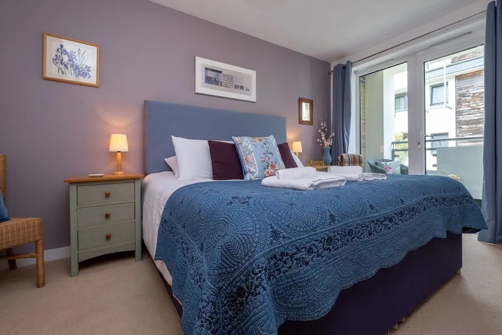 Host Stay Kingscote Townhouse