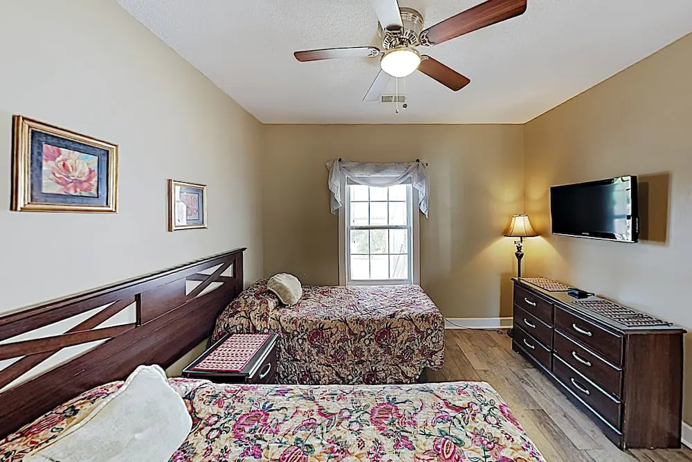 Sun-soaked Central Myrtle Beach W/ Pool 3 Bedroom Condo