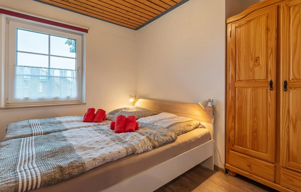 Awesome Apartment in Friedrichskoog-spitze With 2 Bedrooms and Wifi