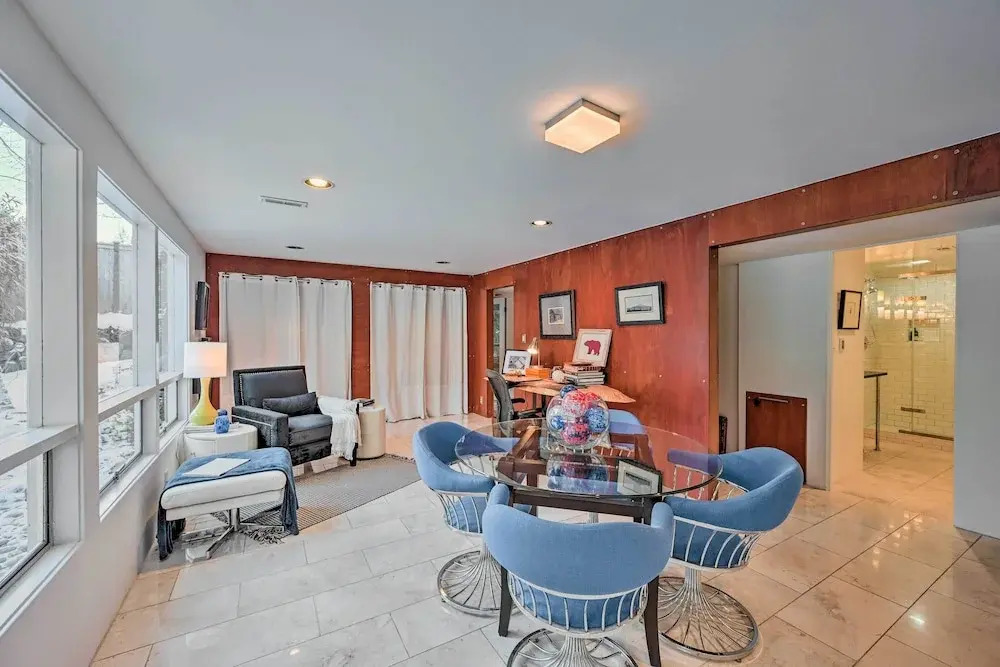Edmonds Apartment With Private Wine Cellar!
