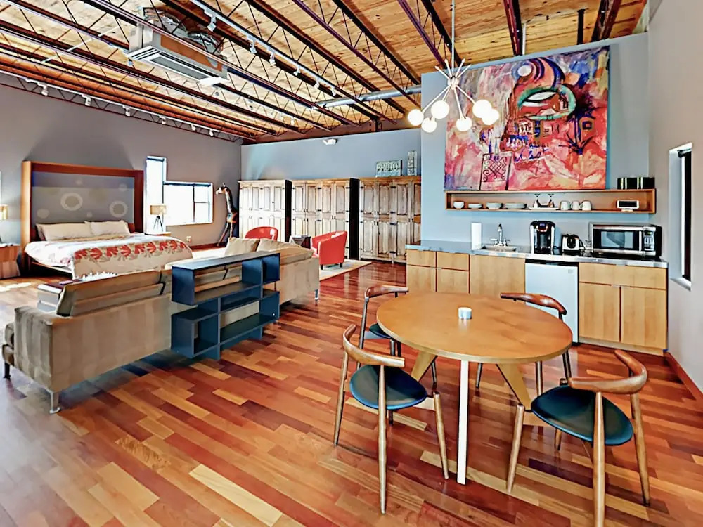 Hip 2nd-Story Studio Apts