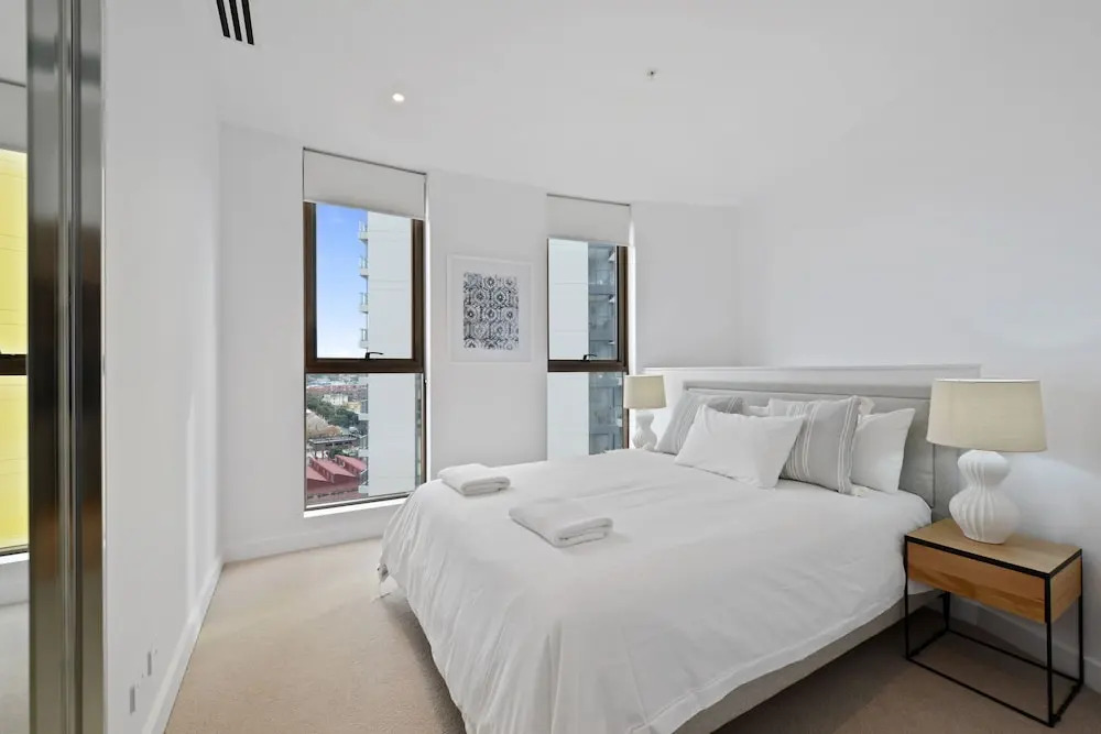 HomeHotel Luxury Apt with Shopping Mall Downstairs
