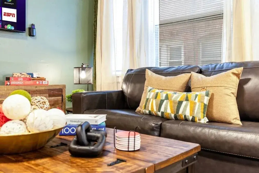 MC Loft at the Pillars-2bd 1bath University Cir