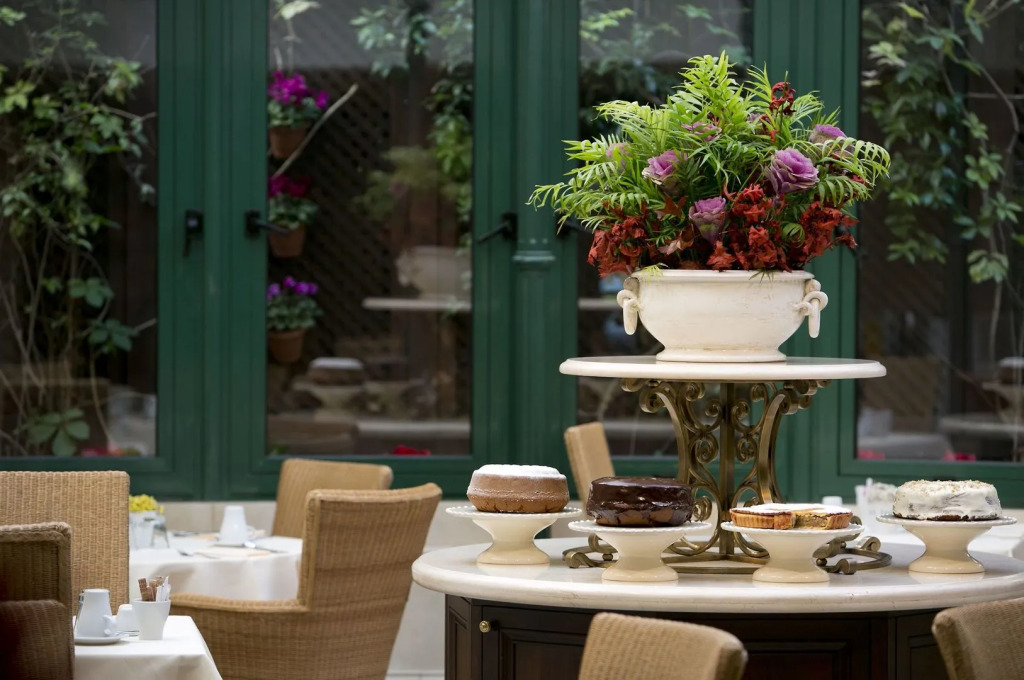 Hera Hotel
