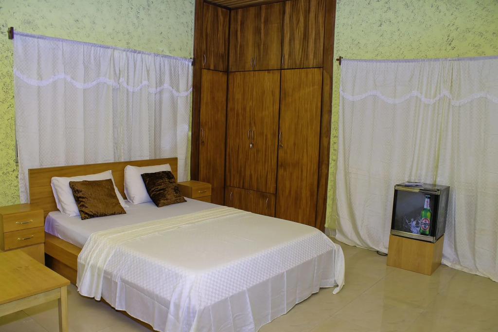 Big Apple D. E Hotel