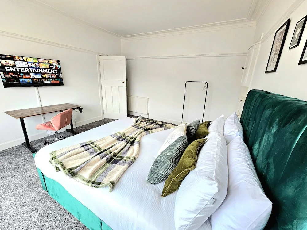 Charming 3-Bed Oasis-free parking