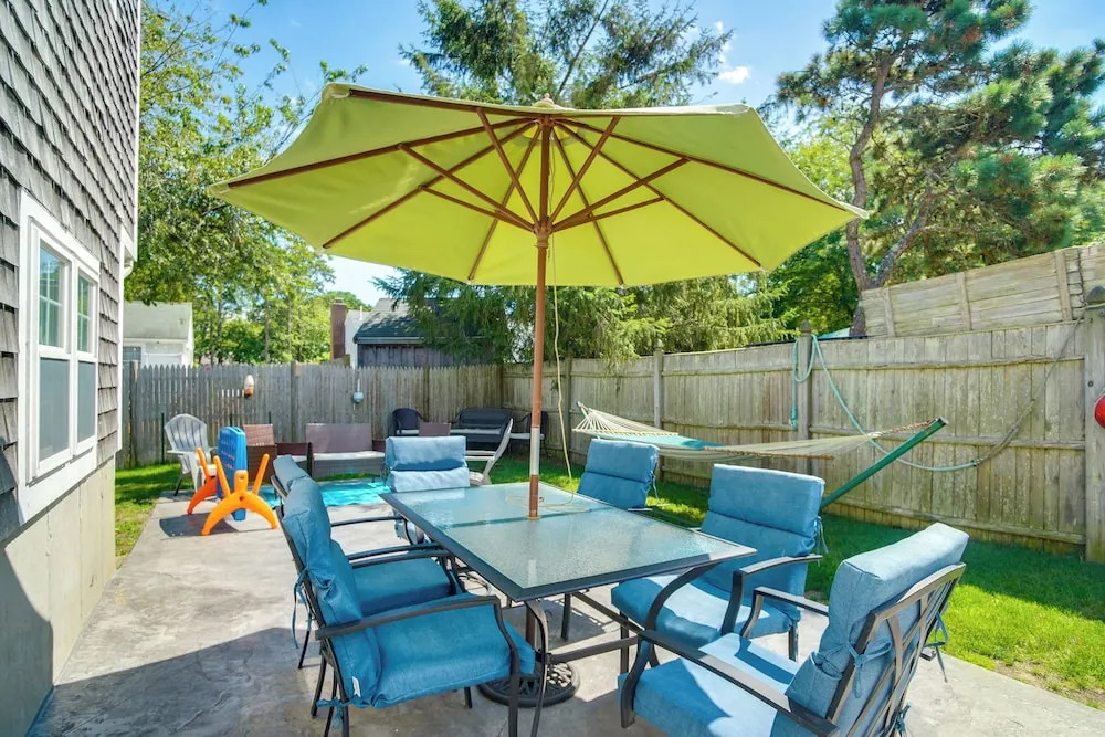 Walk to Beach: Quaint Dennis Home w/ Deck + Grill!