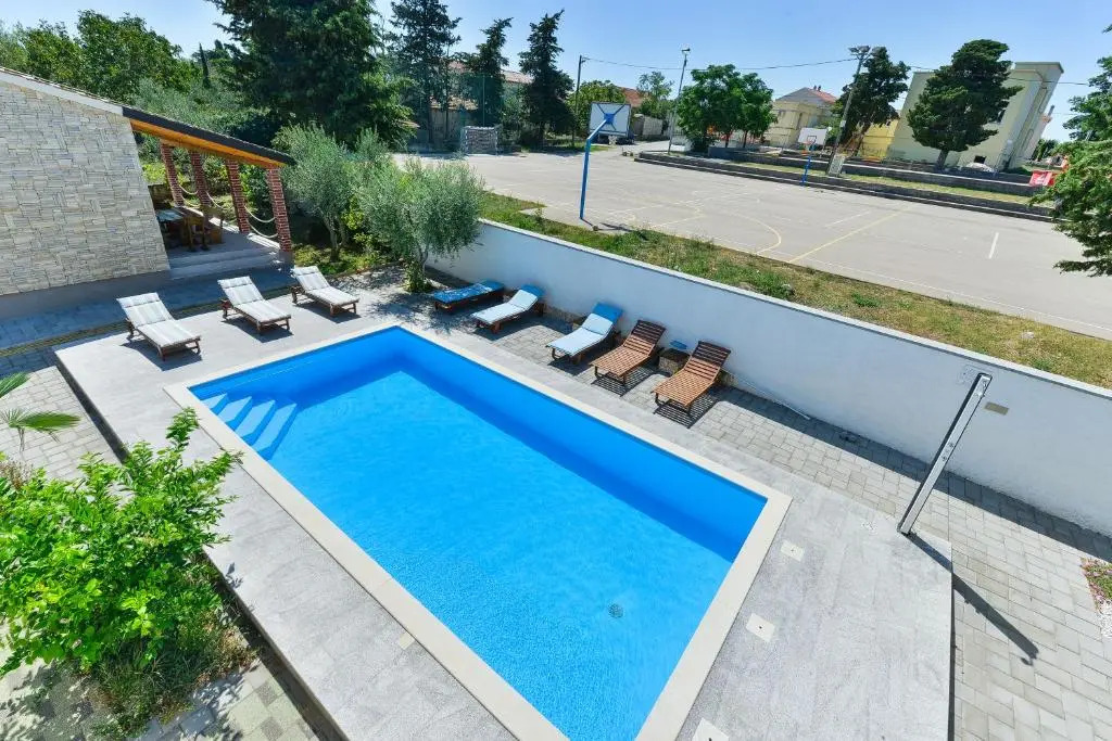 Apartments Crno