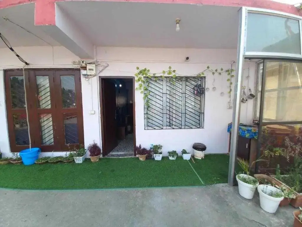 Riverbank Guesthouse with Restaurant & self cooking facility