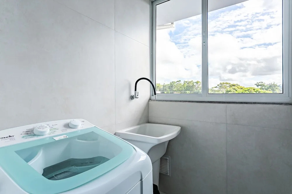 Prédio com apartamentos completos, com piscina e a passos da praia - Agua Marinha