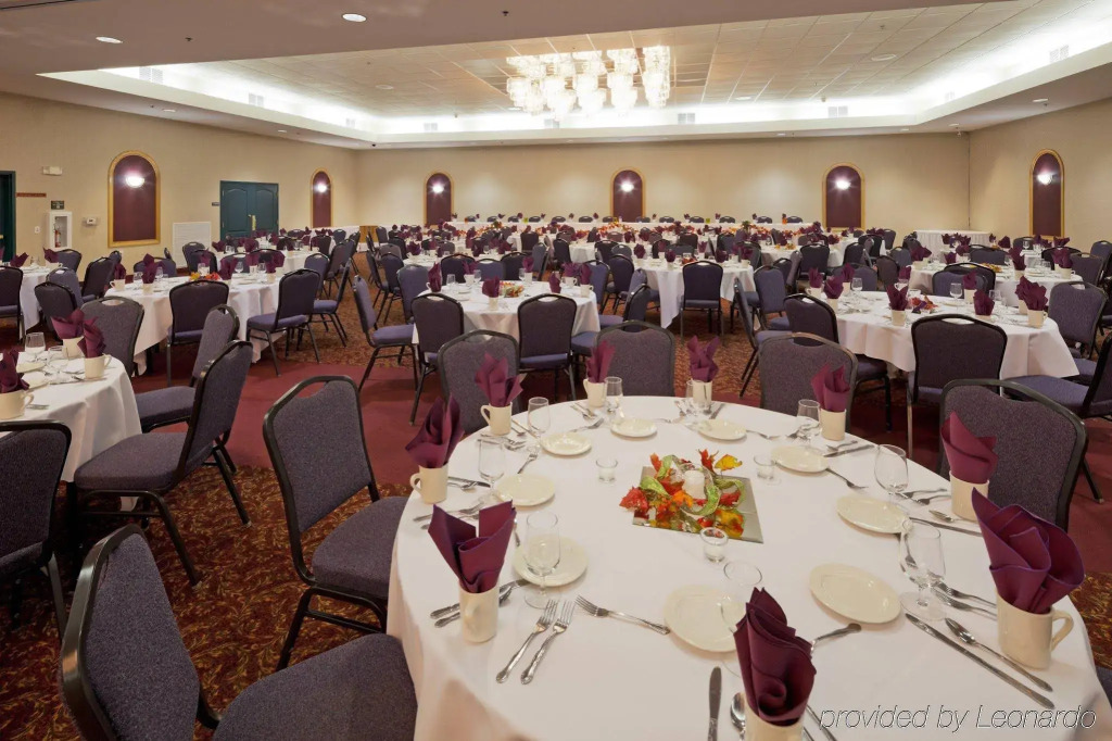 Holiday Inn Express & Suites Port Washington by IHG