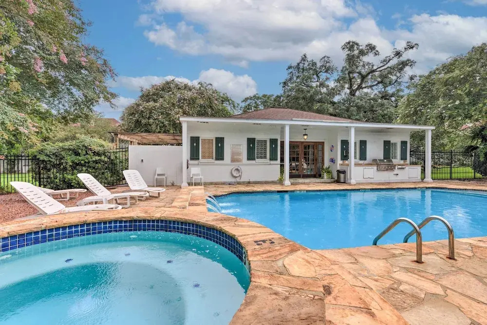 Cozy Mobile Condo w/ Community Outdoor Pool!