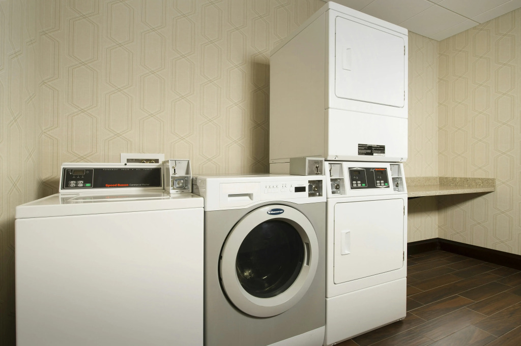 Hampton Inn & Suites Syracuse/Carrier Circle