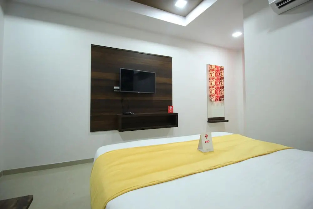 OYO 8864 Hotel Royal City