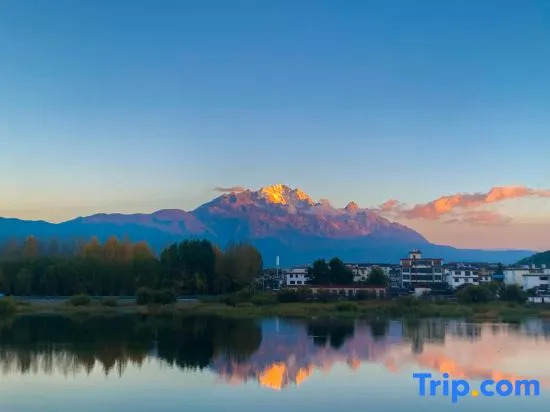 EARTHGAZE•STARSPANNG: 180-Degree Snow Mountain View Homestay (Lijiang Ancient Town Branch)