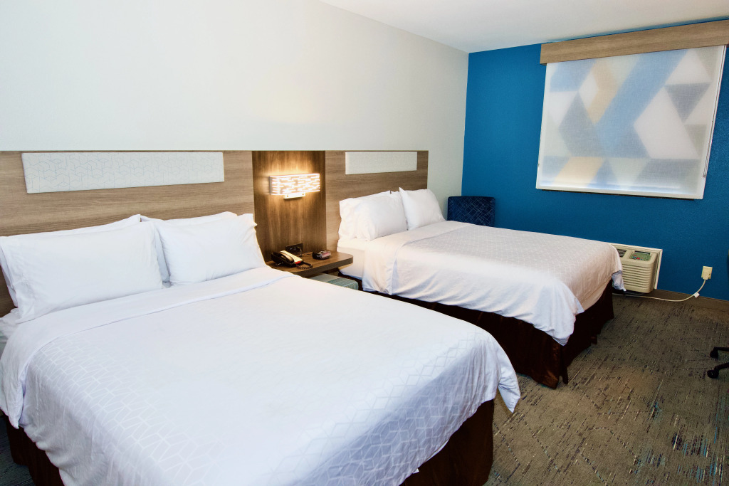 Holiday Inn Express Hotel & Suites St. Charles by IHG
