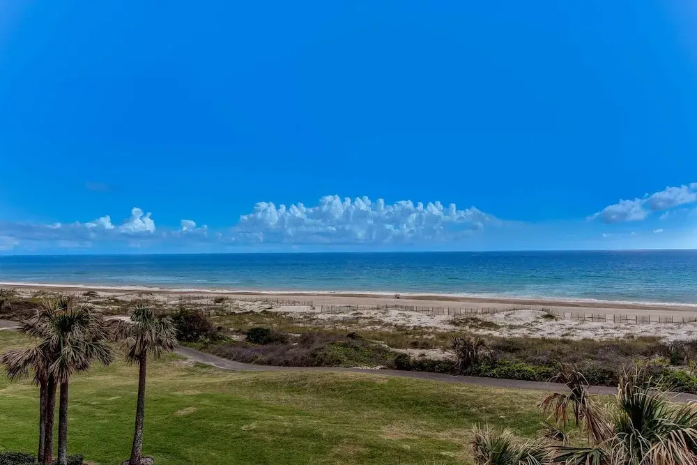 Attractive Home Steps From Ocean With Pool, Central AC, Deck & Fast Wifi