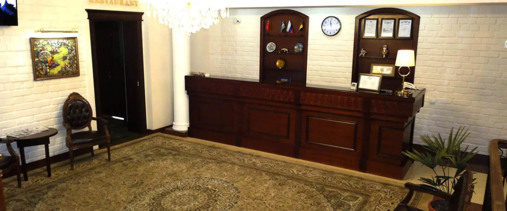 Отель Arien Plaza