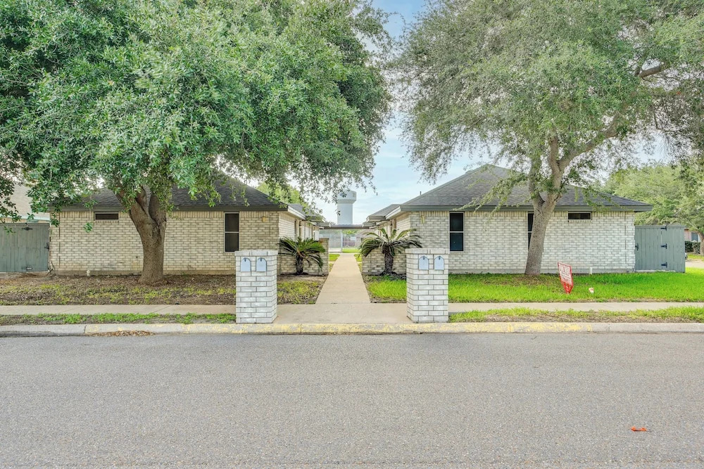 Welcoming Edinburg Apartment - Pet Friendly!