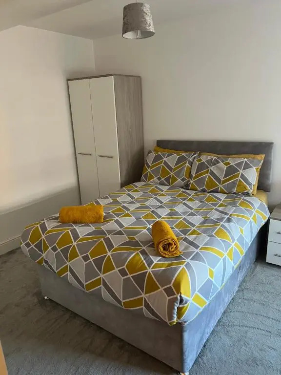 #305 1 Bedroom Serviced apartment -free parking